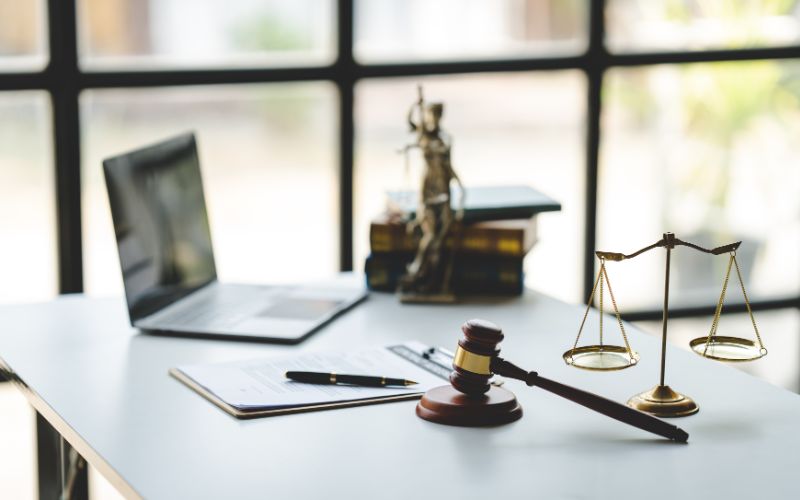 The Legal and Ethical Responsibilities of Brokers The Legal and Ethical Responsibilities of Brokers